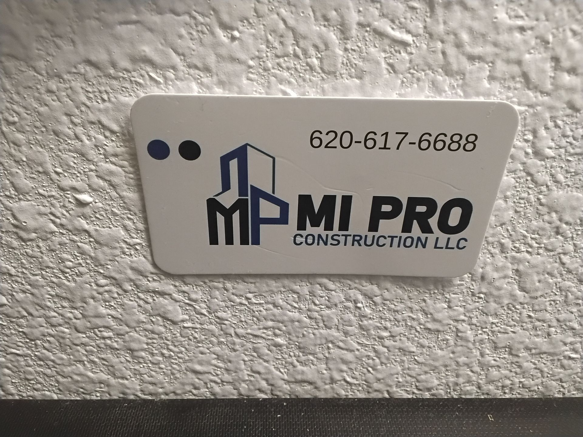 MI PRO CONSTRUCTION logo